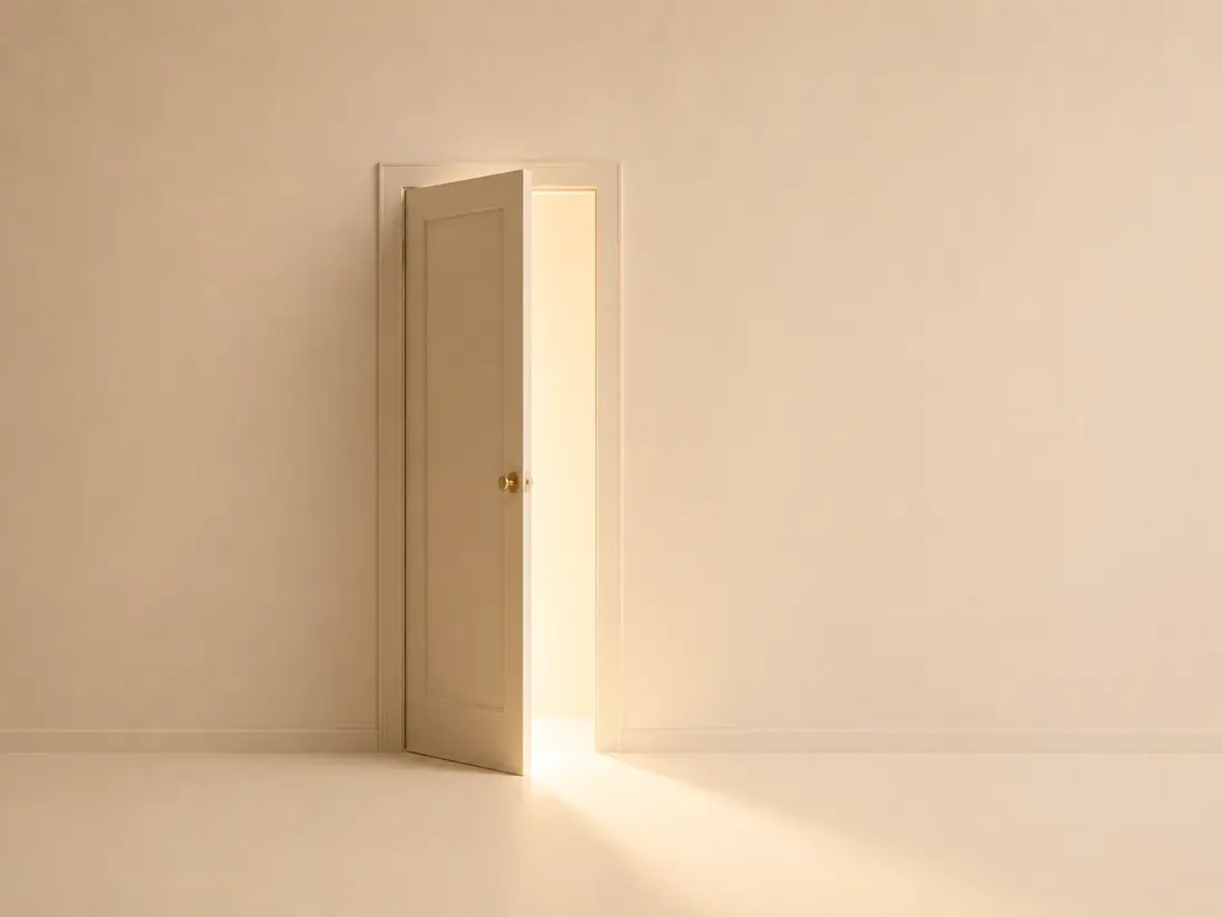 Jeu de lumière douce dans une ambiance minimaliste évoquant l’hypnose proche d’Amboise